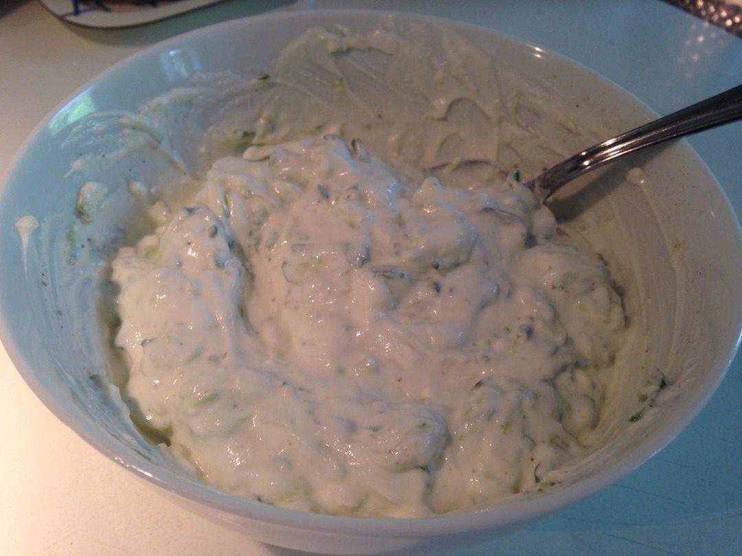 Fluffig tzatziki som smälter i munnen!