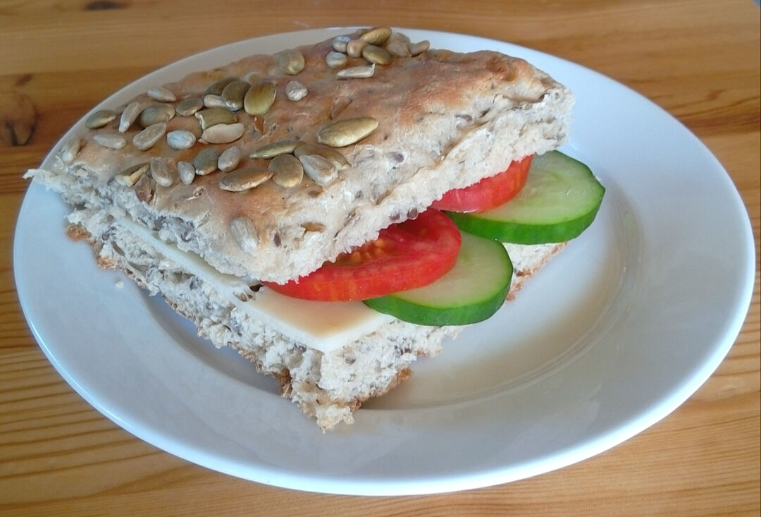Långpannebröd med frö.