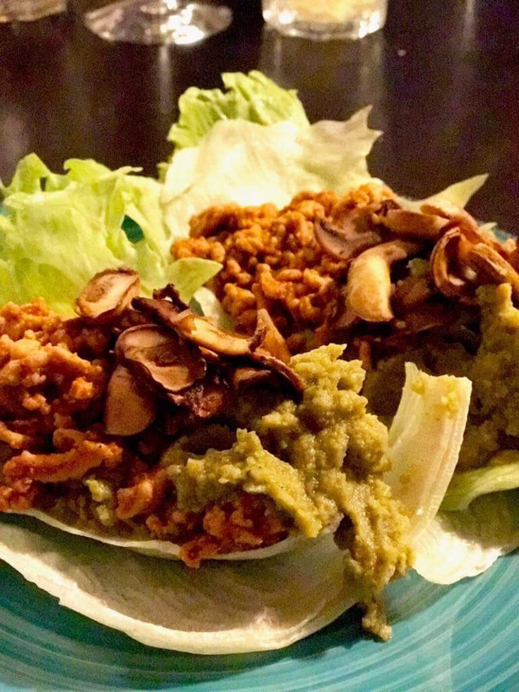 Tacokycklingfärs med broccolimos och stekta champinjoner