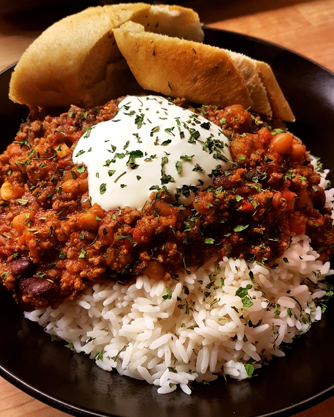 Chili con carne med vitlöksbröd!