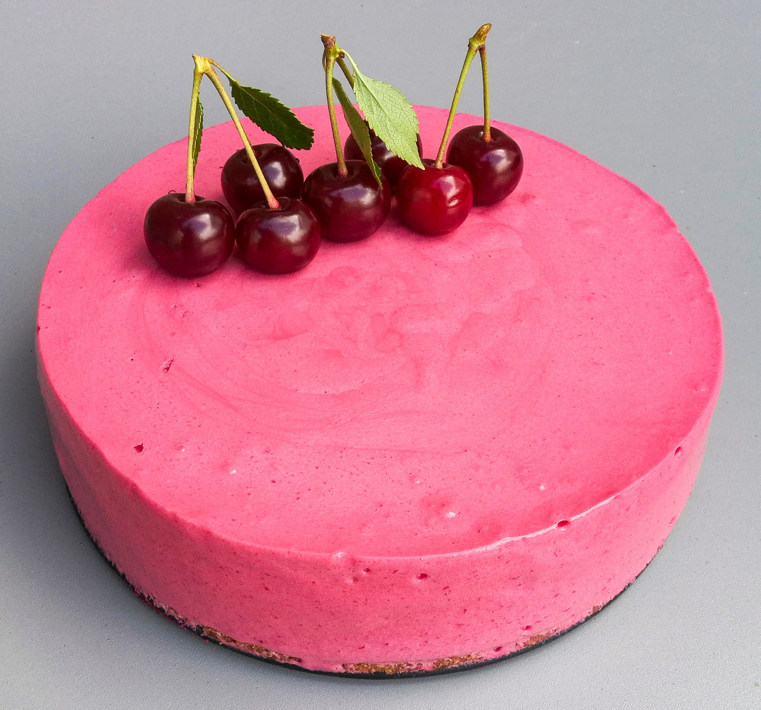 Moussetårta med körsbär – glutenfri, mjölkfri