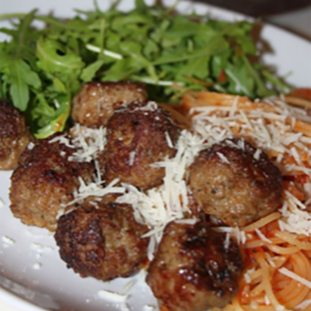 Italienska kalvfärsbullar i tomatsås