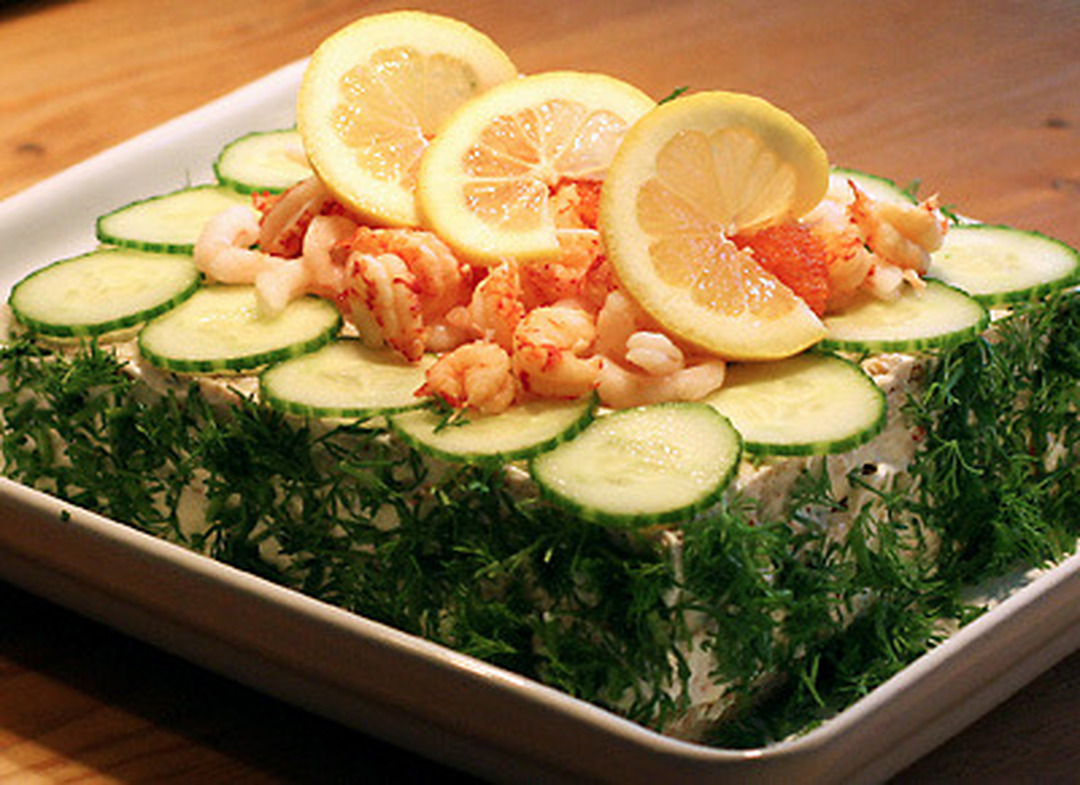 Salt & Peppars Lilla smörgåstårta med kräftstjärtar och räkor 4 bitar