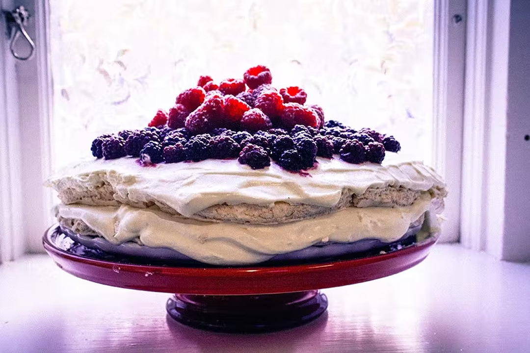 Pavlova med bär
