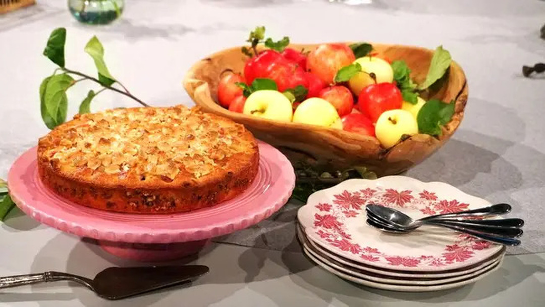 Mauds äppelkaka med kanelfyllning och krispig topp